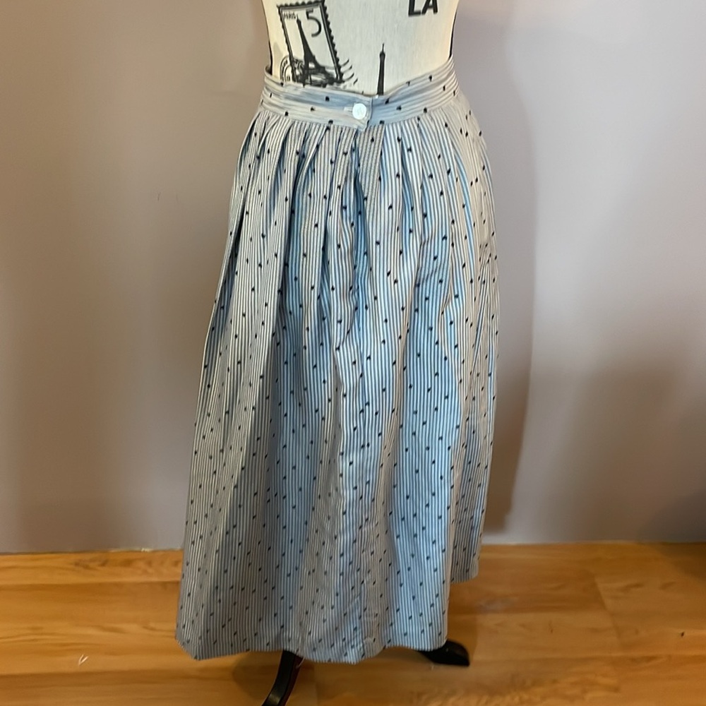 💙🤍 Vintage Pleated Maxi Skirt – 100% Silk, Striped & Hearts - Picture 2 of 5
